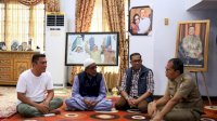 Wali Kota Makassar Danny Pomanto Kenang Sosok Alwi Hamu Saat Melayat ke Rumah Duka