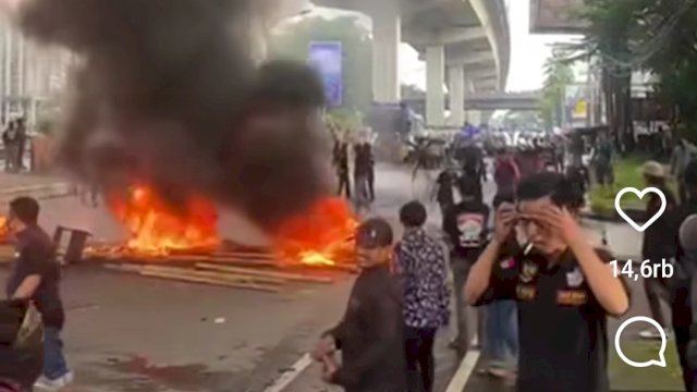 Ricuh Eksekusi Lahan di Makassar, Massa Lempari Juru Sita dan Blokade Jalan