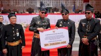 Pj Gubernur Sulsel Kenakan Pakaian Adat Kajang di HUT ke-65 Bulukumba