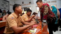 Pj Gubernur Sulsel Tinjau Program Makan Bergizi Gratis di Makassar
