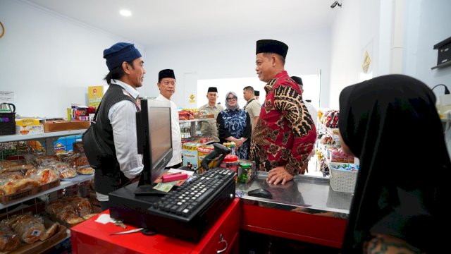 Pj Gubernur Sulsel Kukuhkan Pengurus IKA SMA Negeri 4 Makassar
