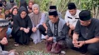 Bupati Barru Hadiri Pemakaman Ibu Wakil Bupati Barru di Bone
