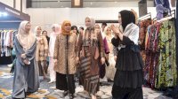 Lelang Pakaian Preloved di Trend Hijab Expo 2025: Dukungan Konkret bagi UMKM Perempuan Rentan