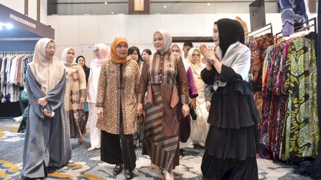 Lelang Pakaian Preloved di Trend Hijab Expo 2025: Dukungan Konkret bagi UMKM Perempuan Rentan