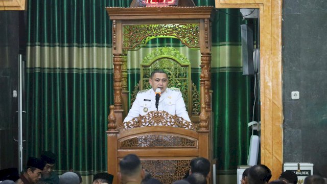 Wali Kota Makassar Laksanakan Salat Zuhur Perdana di Balai Kota, Ajak ASN Jaga Kebersihan dan Spiritualitas