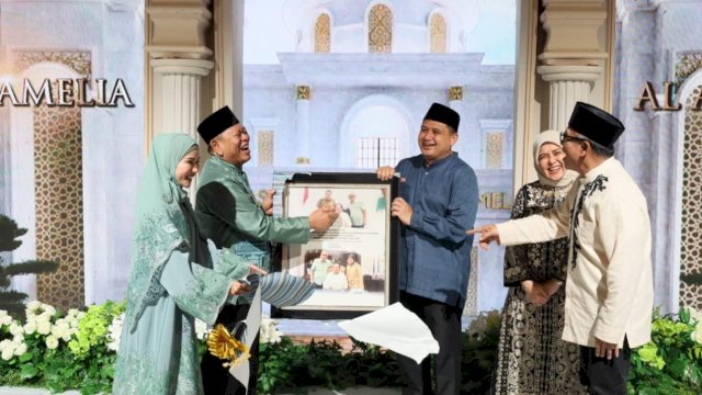 Wali Kota Makassar Munafri Arifuddin meresmikan Masjid Al Ansar Nur Amelia di kawasan Tanamaland, Tanjung Bunga, Minggu (23/3). 