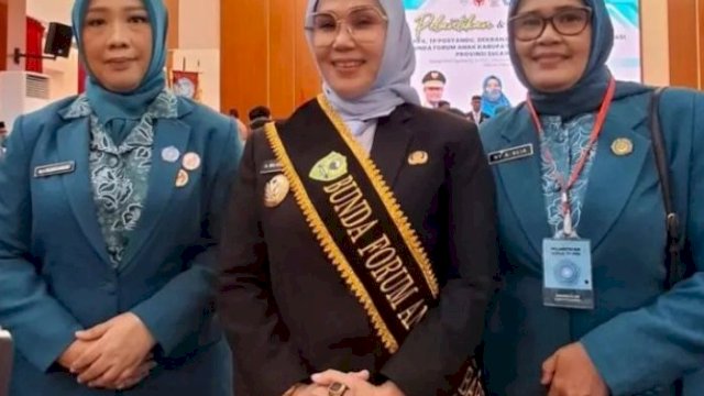Naoemi Octarina Sudirman Lantik Andi Ina Kartika Sari Sebagai Bunda PAUD dan Bunda Literasi Kabupaten Barru