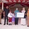 Bupati Sidrap Serahkan Santunan BPJamsostek, Ajak Peserta Apel Doakan Almarhum Kades Bulucenrana