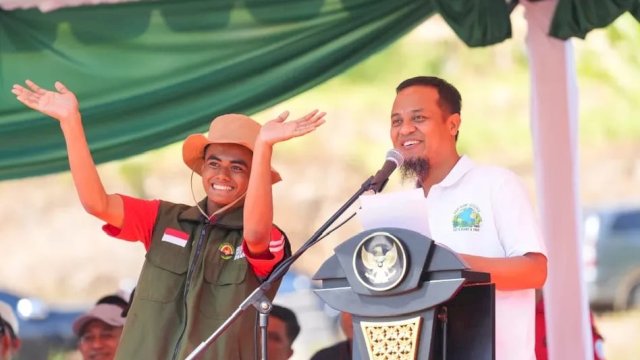 Menanam Harapan di Tanah Sulsel: Andi Sudirman Sulaiman Inisiasi Gerakan &ldquo;Satu Siswa Satu Pohon&rdquo;
