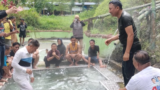 Bupati dan Wakil Bupati Luwu Utara Habiskan Hari Ketiga Lebaran di Permandian Air Panas Pincara