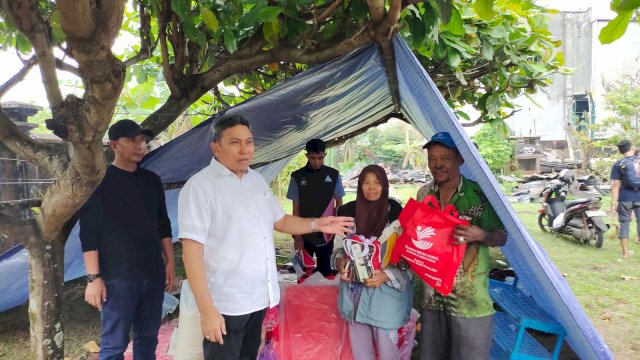 Gerak Cepat, Dinsos Sulsel Salurkan Bantuan ke Dua Lokasi Bencana Kebakaran