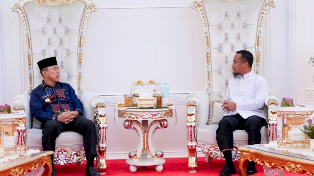 Tawa dan Strategi di Rumah Jabatan: Dua Gubernur Bahas Konektivitas dan Masa Depan