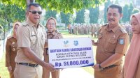 Bupati Bulukumba Serahkan Bantuan Rehabilitasi Rumah untuk Korban Puting Beliung