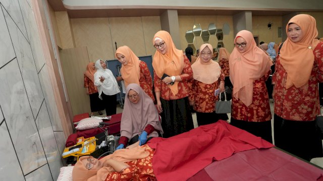 Peringati Hari Kartini, DWP Sulsel Gelar Donor Darah dan Halal Bihalal