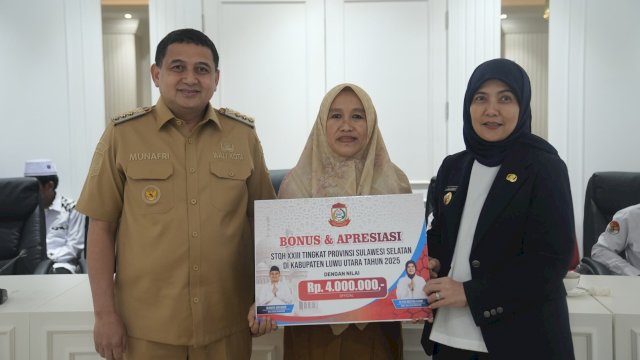 Munafri-Aliyah Serahkan Bonus Rp250 Juta untuk Kafilah STQH 2025