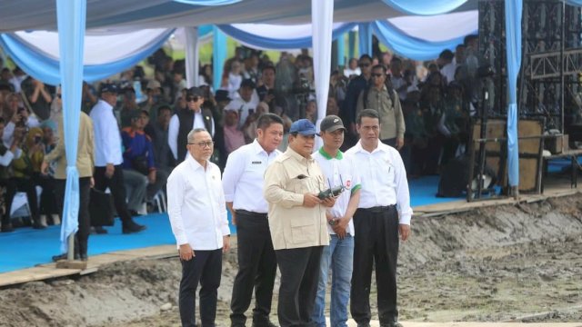 Presiden Prabowo Tanam Padi Serentak di Ogan Ilir, Dorong Kedaulatan Pangan dengan Teknologi Modern