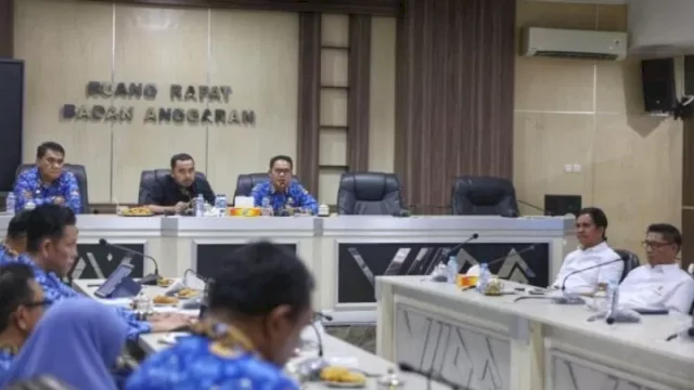 Pj Sekda Makassar Hadiri Rapat Banggar DPRD, Bahas Strategi Pengadaan Barang dan Jasa Tahun 2025