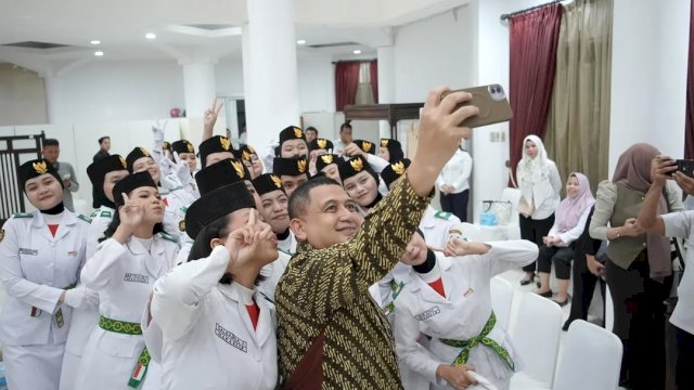 Wali Kota Makassar Kukuhkan Paskibraka 2025: Bentuk Karakter, Bukan Sekadar Baris-Berbaris