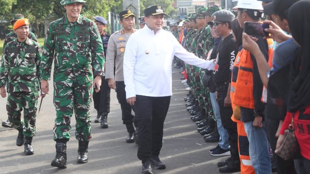 Wali Kota Munafri dan TNI Gelar Karya Bakti di Pasar Terong, Ajak Warga Jaga Kebersihan Lingkungan