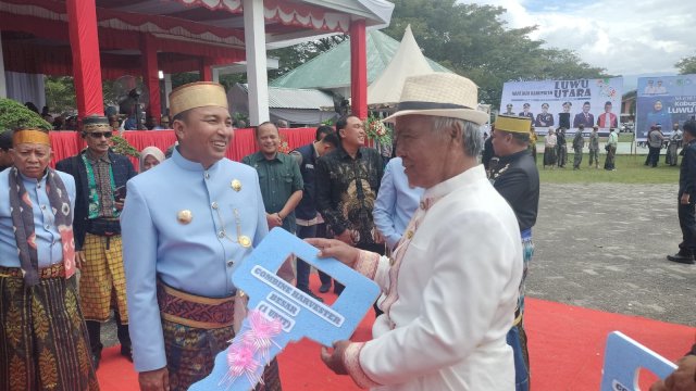 Pemkab Luwu Utara Serahkan Bantuan Alsintan untuk Dorong Produktivitas Pertanian