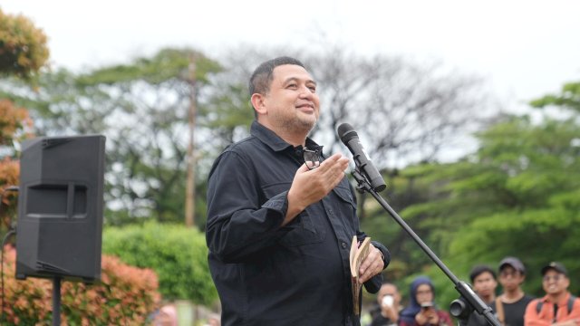 Munafri Arifuddin Bacakan Puisi &ldquo;Pulang ke Dapur Ibu&rdquo; di MIWF 2025, Penonton Terpukau