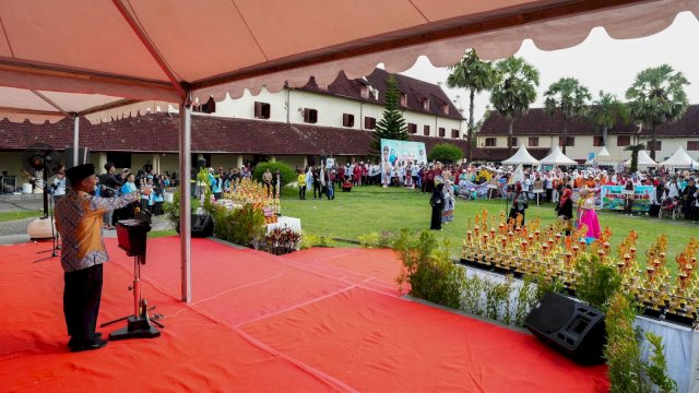 Gubernur Andi Sudirman Salurkan Bantuan Rp1 Juta per Siswa untuk SLB se-Sulawesi Selatan