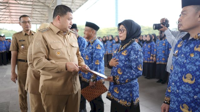 Walikota Makassar, Munafri Arifuddin menyerahkan SK Pengangkatan 1.764 PPPK 