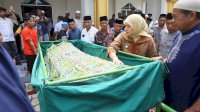 Aliyah Mustika Ilham dan Ilham Arief Sirajuddin Melayat ke Rumah Duka Almarhum Gafni Gaffar