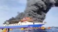 Kapal Motor Barcelona V Terbakar Ratusan Penumpang Terjung Ke Laut