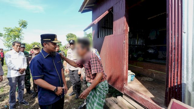 Gubernur Andi Sudirman Serahkan Bantuan Bedah Rumah di Barru