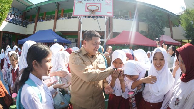 Wali Kota Munafri Tegaskan Sekolah Dilarang Jual Seragam