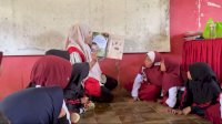 Mahasiswa KKN UNHAS Hidupkan Budaya Literasi Anak Melalui &ldquo;Membaca Nyaring&rdquo;