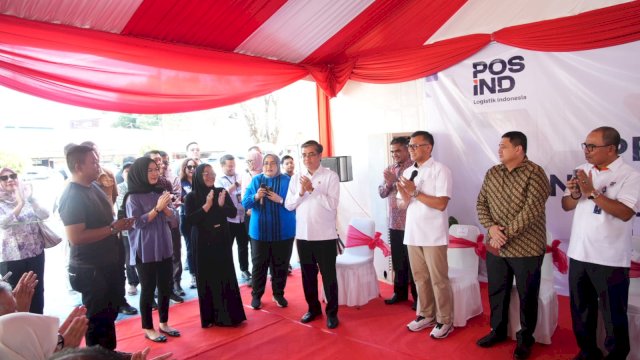 Munafri-Aliyah Dampingi Menaker Tinjau Penyaluran BSU 2025 di Makassar