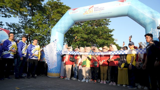 Ribuan Warga Meriahkan Jalan Santai Harganas ke-32 di Makassar