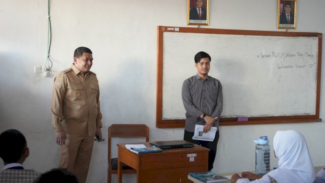Wali Kota Makassar Sidak SMPN 53: Plafon Rusak, Selokan Kumuh, Fasilitas Siap Direvitalisasi