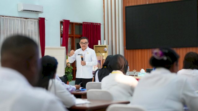 Sekretaris Daerah Provinsi Sulawesi Selatan, Jufri Rahman, tampil sebagai pemateri dalam Pelatihan Kepemimpinan Pengawas (PKP)