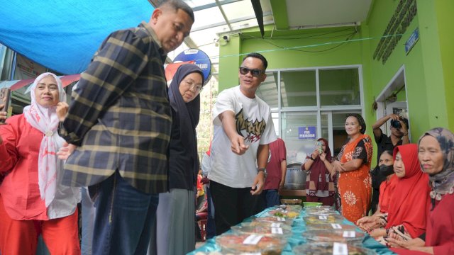 Munafri &amp; Melinda Aksa Meriahkan Festival Bakar Ikan Ujung Tanah