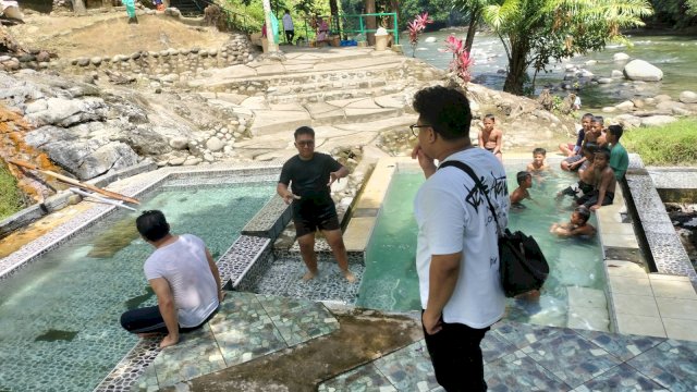 Kunjungi Permandian Air Panas Pincara, Keljo Idol Ajak Wisatawan: “Ayo ke Pincara!”