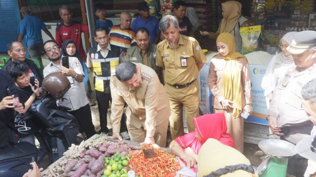 Wali Kota Makassar Munafri Sidak Pasar Pabaeng-baeng, Pastikan Harga Pangan Stabil dan Pasar Tertata