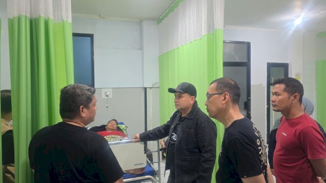 Wali Kota Makassar Jenguk Pegawai DPRD Korban Insiden di RS Grestelina