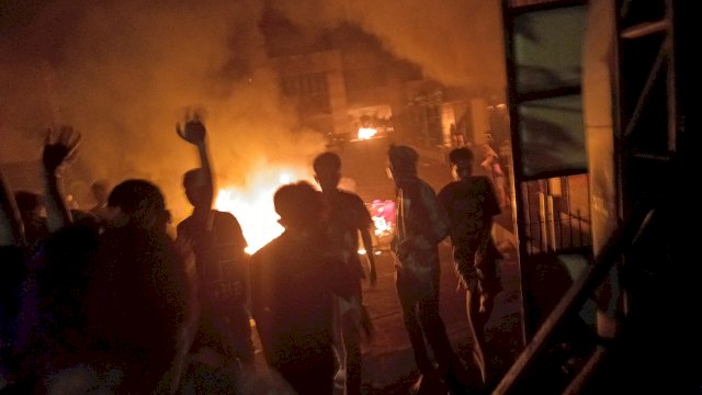 Makassar Mencekam, Massa Bakar Pos Polisi dan Jebol Gedung DPRD Sulsel
