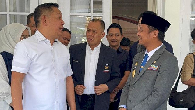 Ketua Panitia Rapat Kerja Nasional (Rakernas) I Partai NasDem, Rusdi Masse (RMS), memimpin jajaran panitia melakukan silaturahmi dengan Gubernur Sulawesi Selatan, Andi Sudirman Sulaiman,