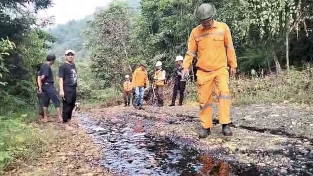 Gubernur, DPRD dan Aktivis Lingkungan Respon kebocoran Pipa Minyak Hitam PT Vale di Luwu Timur