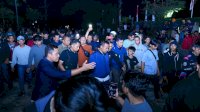 Gubernur Temui Massa Aksi di Makassar, di Depan Gedung DPRD Sulsel