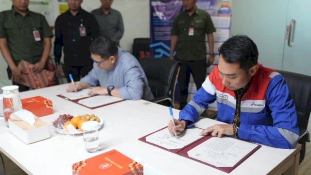 Penandatanganan dilakukan oleh Wali Kota Makassar, Munafri Arifuddin, bersama Integrated Terminal Manager PT Pertamina Patra Niaga Integrated Terminal Makassar, Utomo Dhanu Saputra, di kantor Pertamina Patra Niaga IT Makassar, Minggu (7/9/2025).