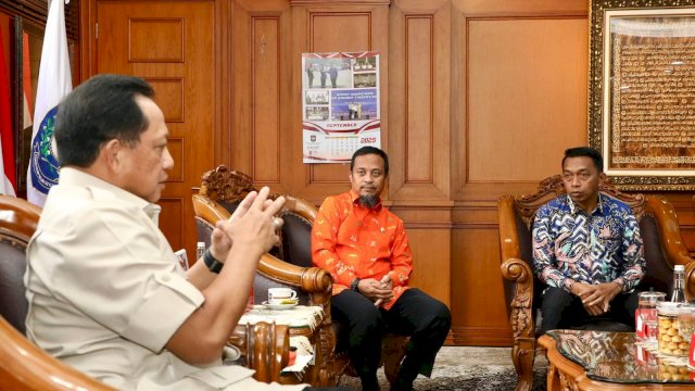 Bupati Sidenreng Rappang (Sidrap), Syaharuddin Alrif, mendampingi Gubernur Sulawesi Selatan (Sulsel), Andi Sudirman Sulaiman