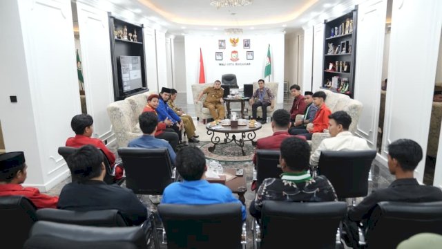 Sejumlah pimpinan organisasi mahasiswa yang tergabung dalam Cipayung Plus Kota Makassar bersilaturahmi dengan Wali Kota Makassar