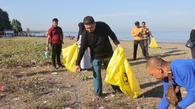 World Cleanup Day 2025 di Makassar: Munafri-Aliyah Pimpin Aksi Bersih-Bersih Pesisir