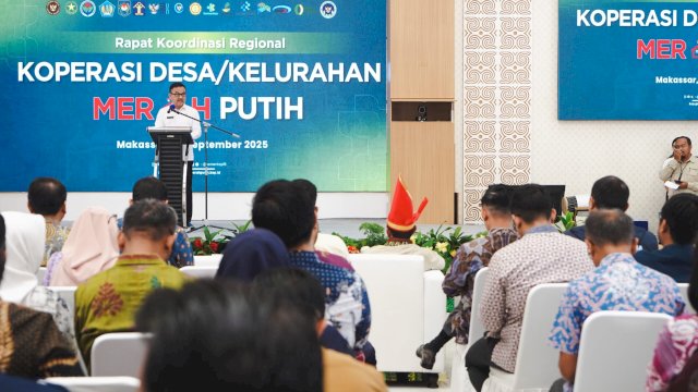Sekretaris Daerah Provinsi Sulawesi Selatan (Sekda Sulsel), Jufri Rahman, mendampingi Sekretaris Kementerian Koperasi dan UKM (Sesmenkop), Ahmad Zabadi