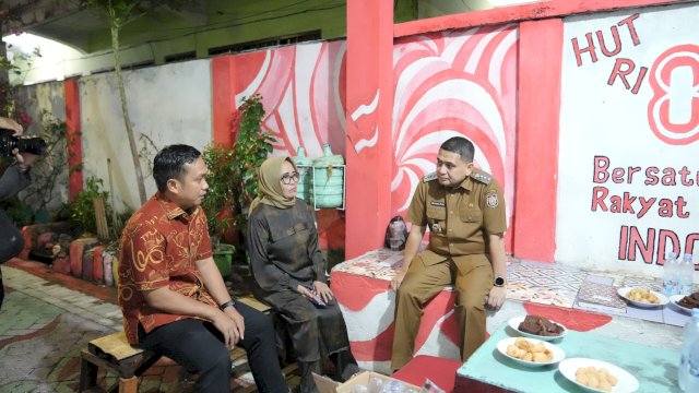 Aktifkan Siskamling, Wali Kota Makassar Turun Langsung ke Poskamling Hingga Tengah Malam